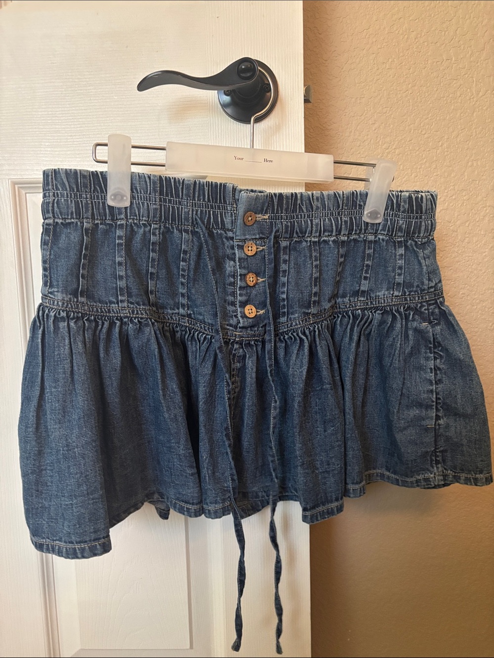 FREE-PEOPLE Denim Button-Front Ruffled Mini Skirt in Dark Blue